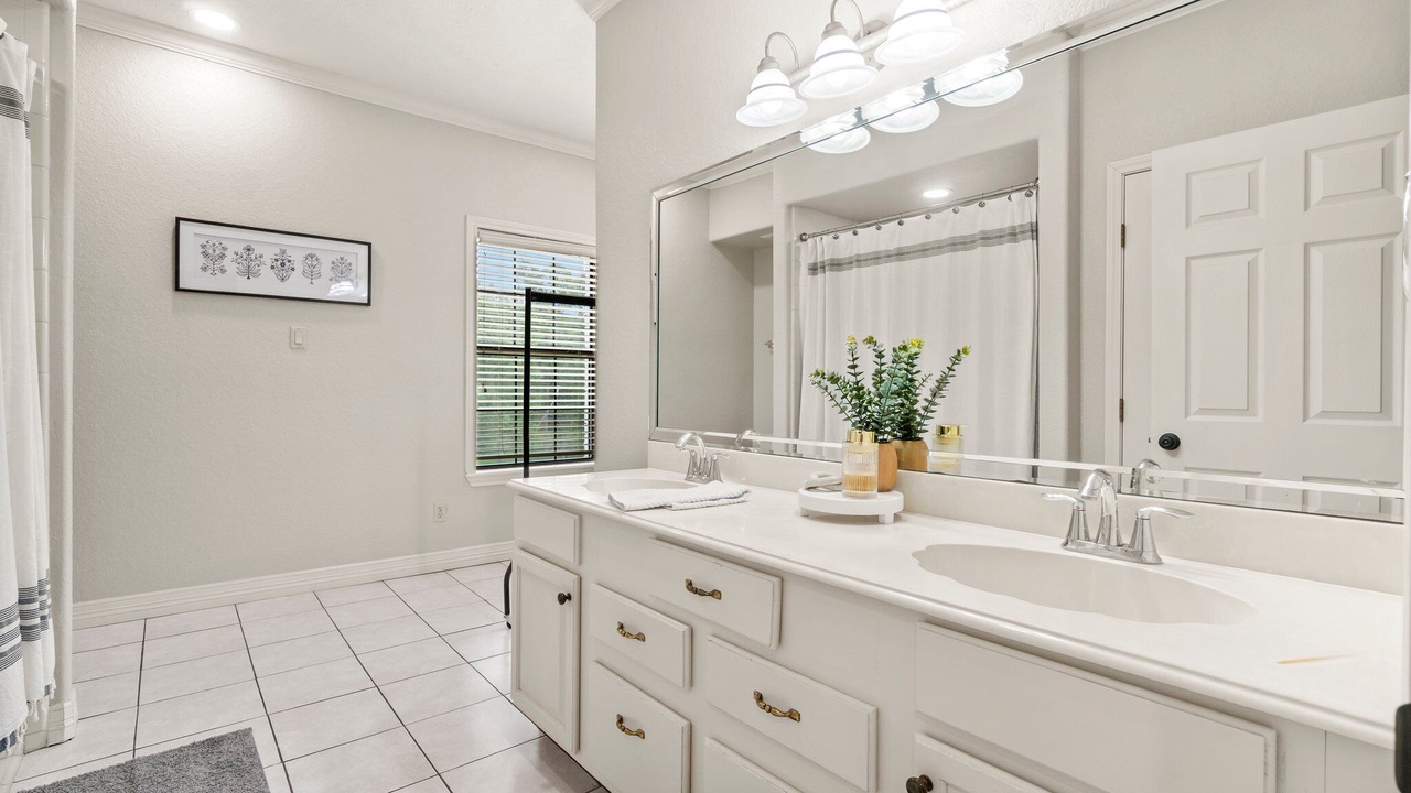 Photo of Bathroom in Willis