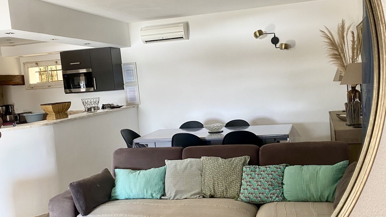 Photo of Livingroom in Bonifacio