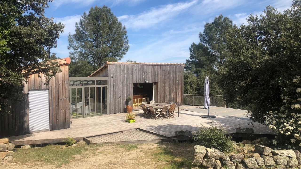 Photo of Outdoor in Banne