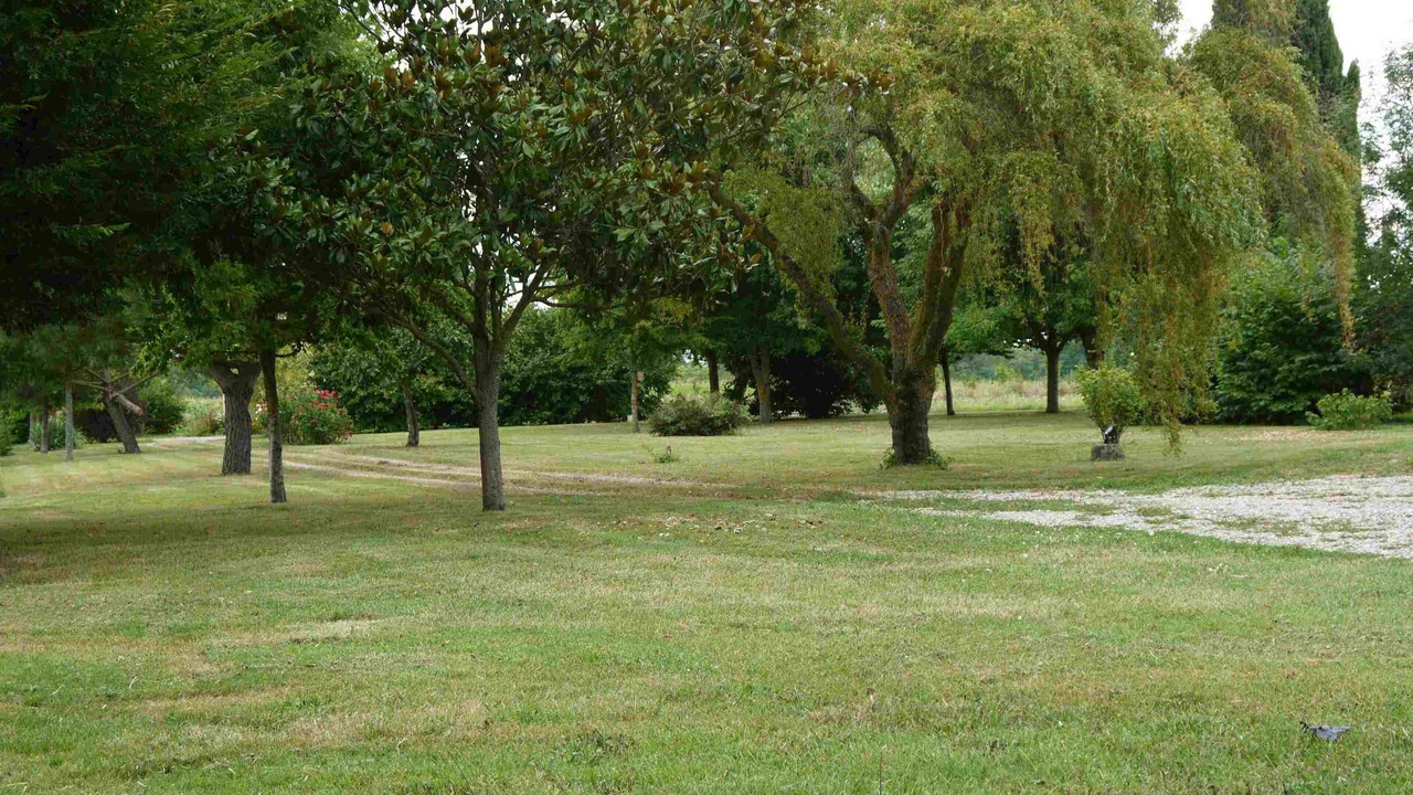 Photo of Outdoor in Pommevic