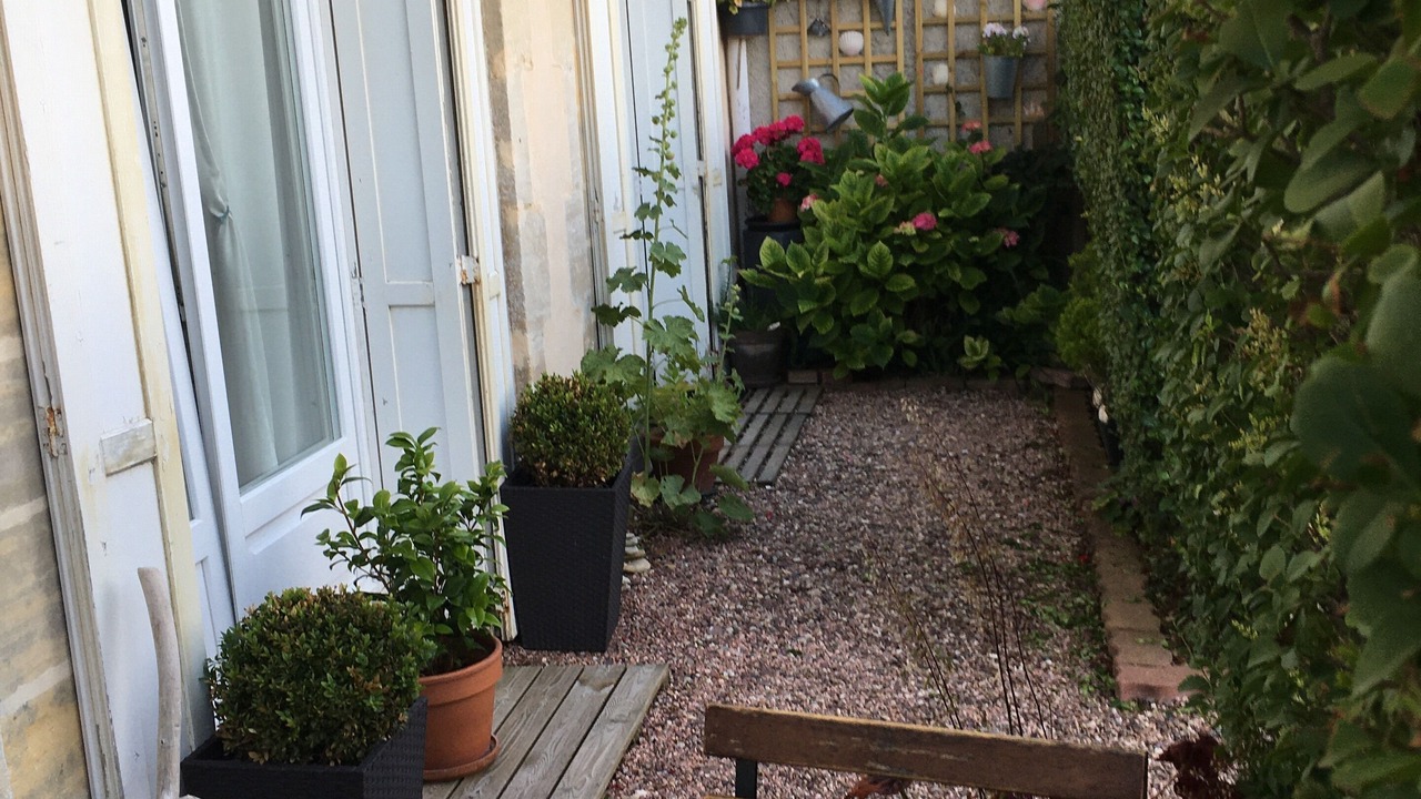 Photo of Patio Balcony in Saint-Regnobert-de-la-Cote-de-Nacre