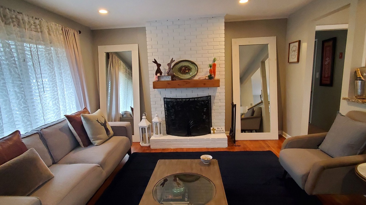 Photo of Livingroom in North Central