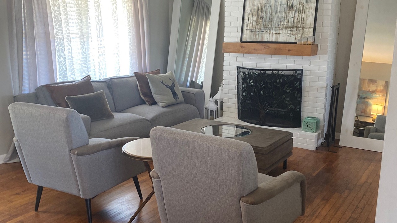 Photo of Livingroom in North Central