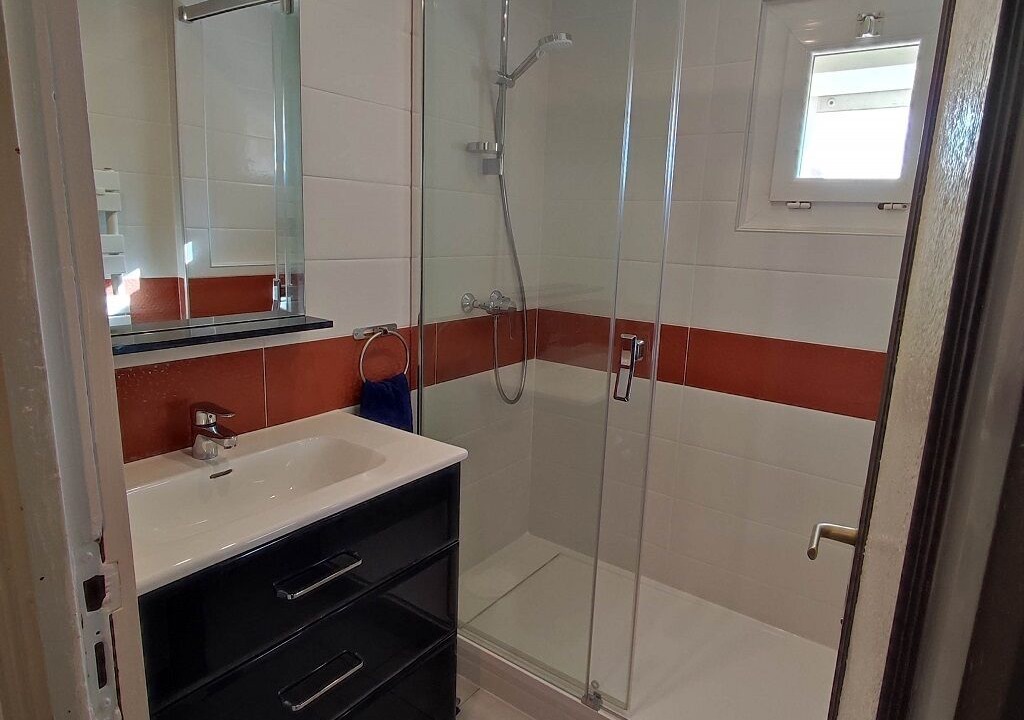 Photo of Bathroom in Port-Vendres