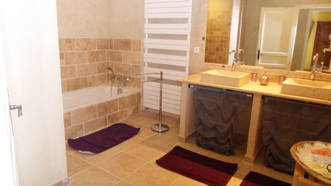 Photo of Bathroom in Manosque