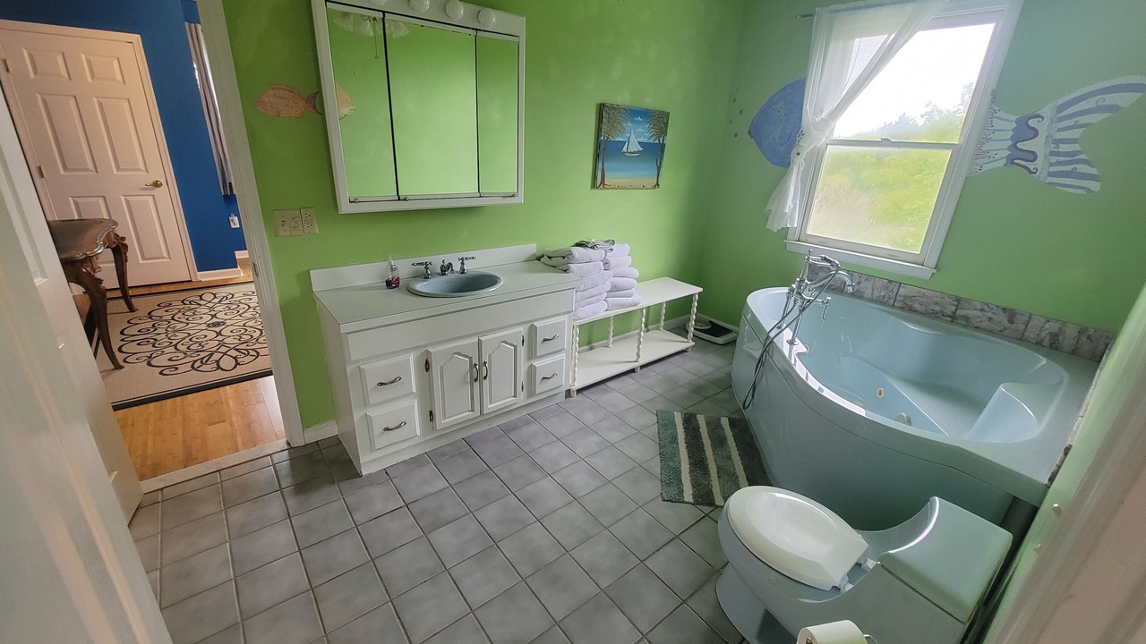 Photo of Bathroom in Frenchtown-Rumbly