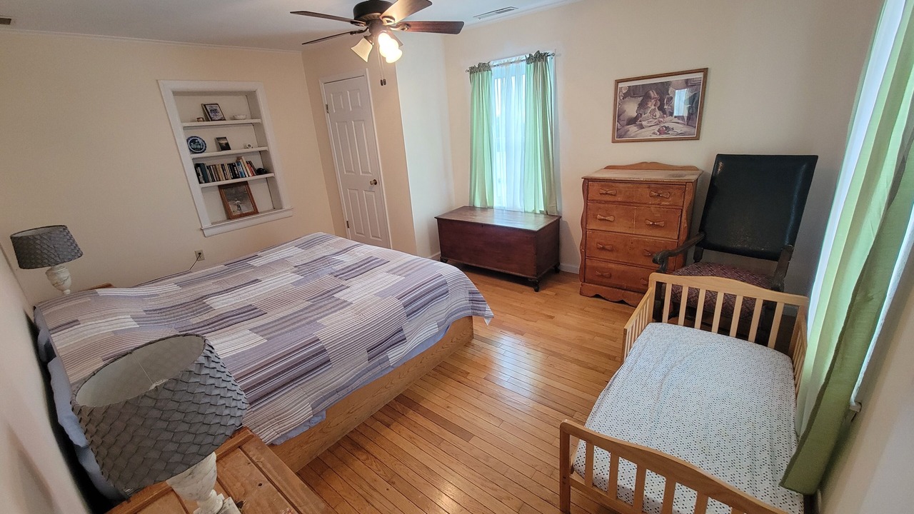 Photo of Bedroom in Frenchtown-Rumbly