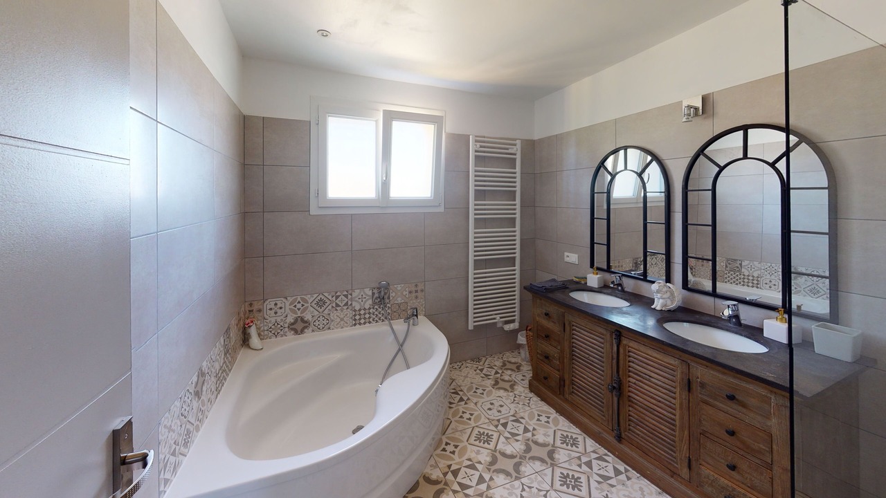 Photo of Bathroom in Tresques