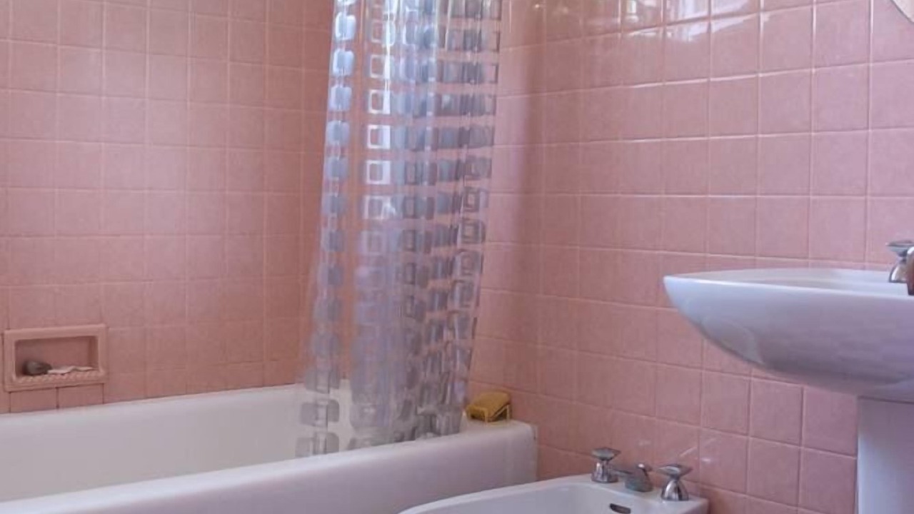 Photo of Bathroom in Billiers