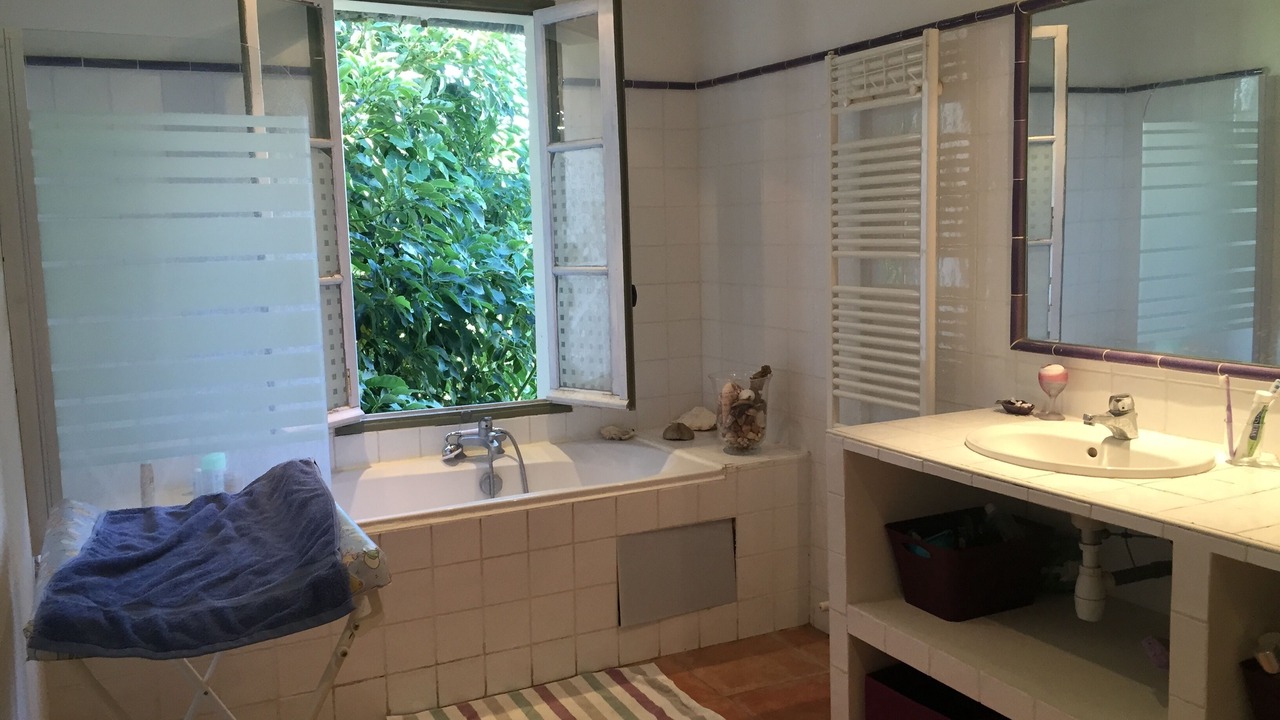 Photo of Bathroom in Saint-Gilles