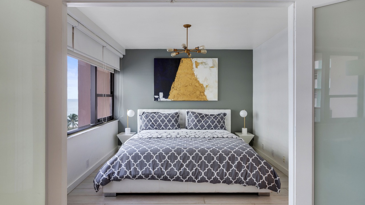 Photo of Others in Mid Beach