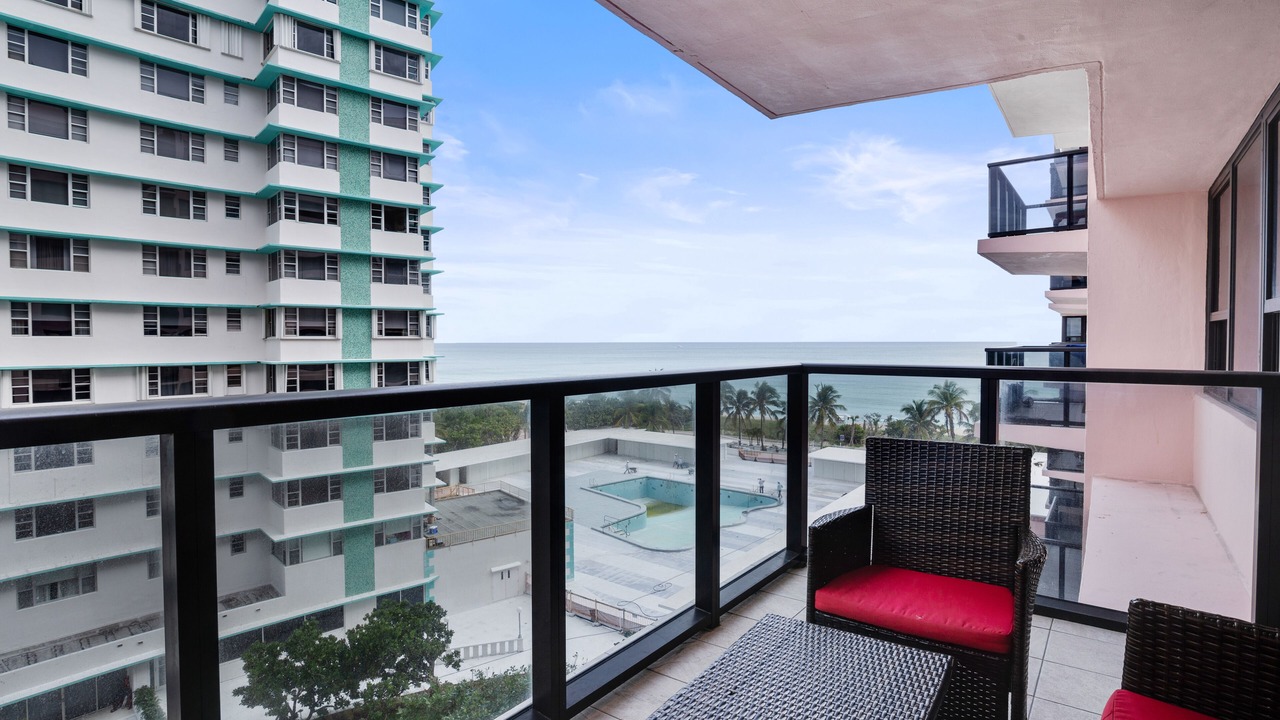 Photo of Patio Balcony in Mid Beach