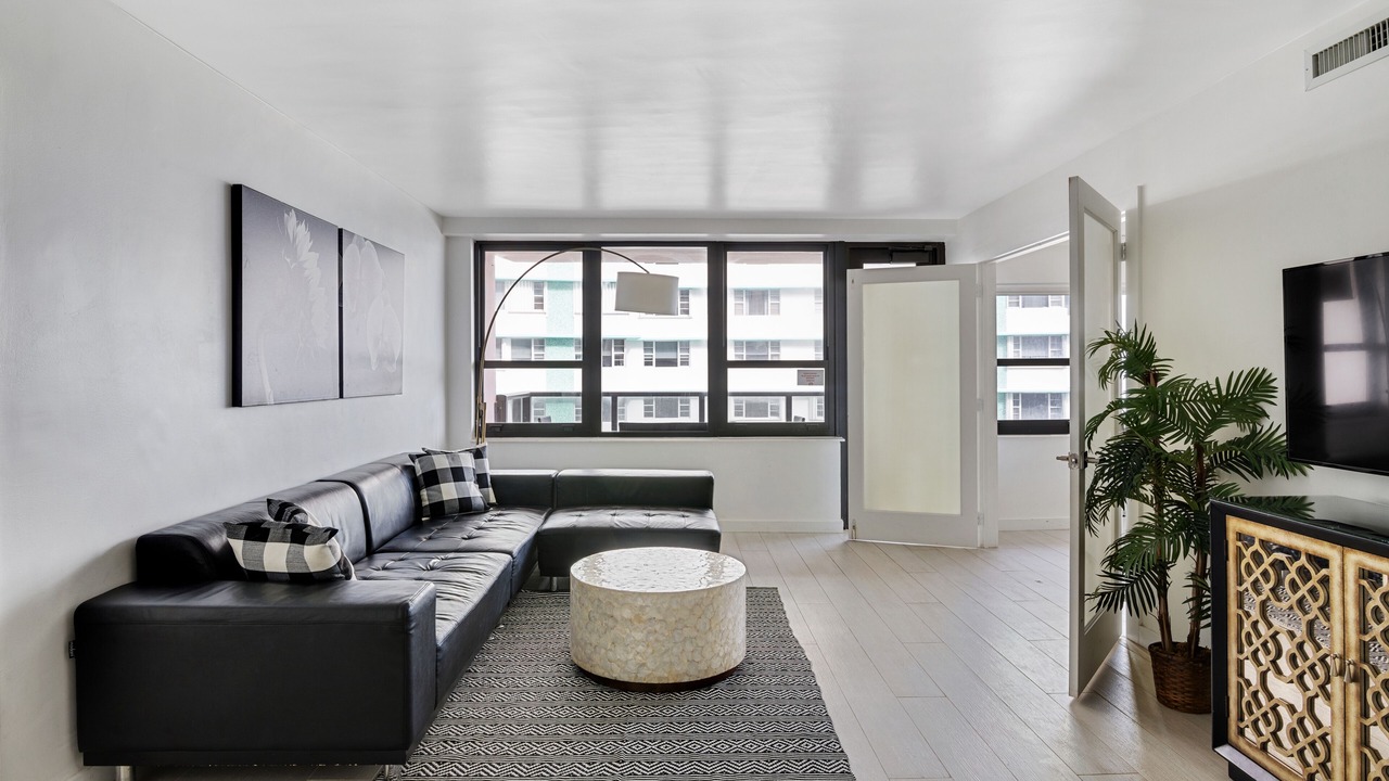 Photo of Livingroom in Mid Beach