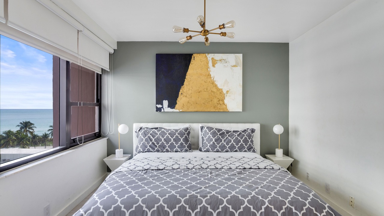 Photo of Bedroom in Mid Beach