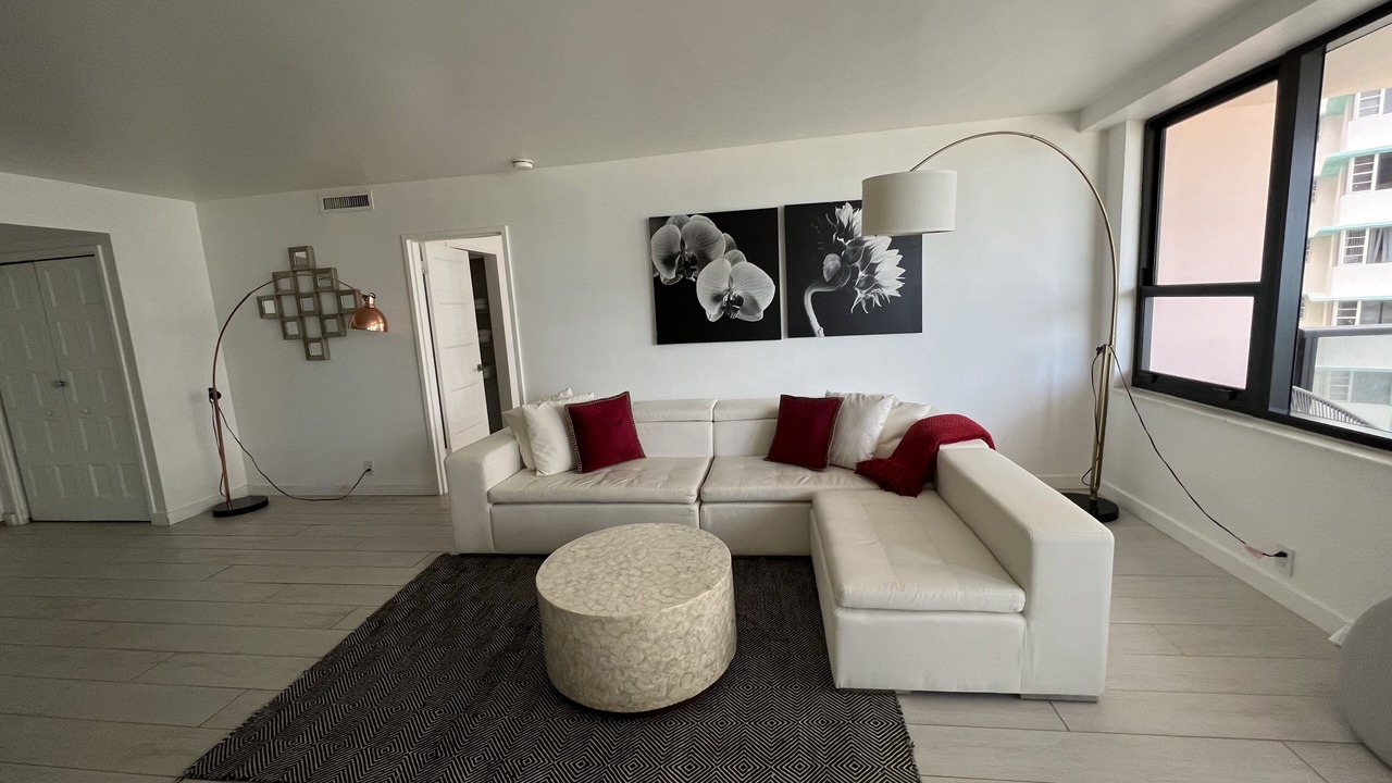 Photo of Livingroom in Mid Beach