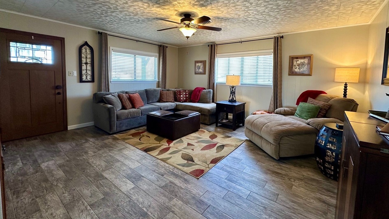 Photo of Livingroom in Stonewall