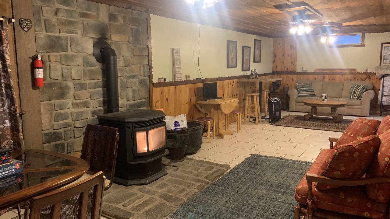 Photo of Livingroom in James Creek