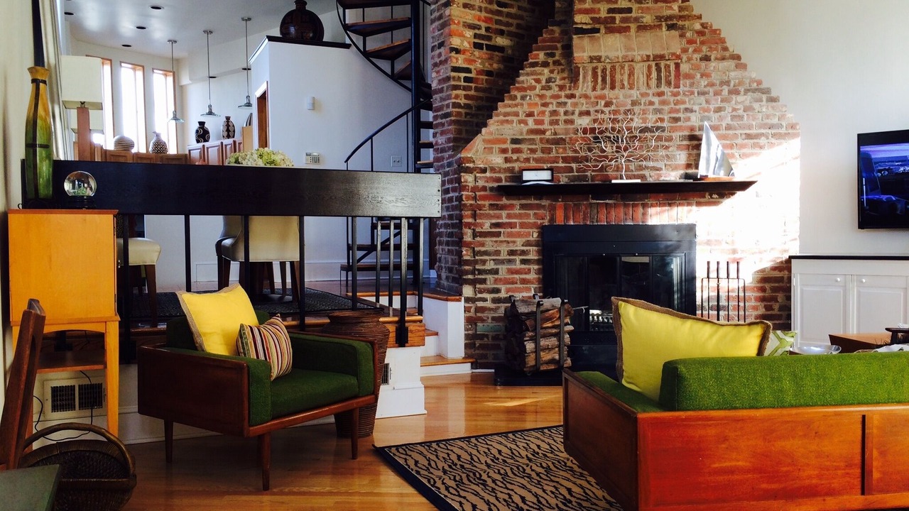 Photo of Livingroom in Near Northeast