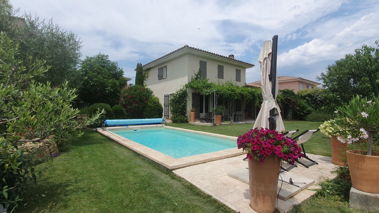 Photo of Outdoor in Lambesc