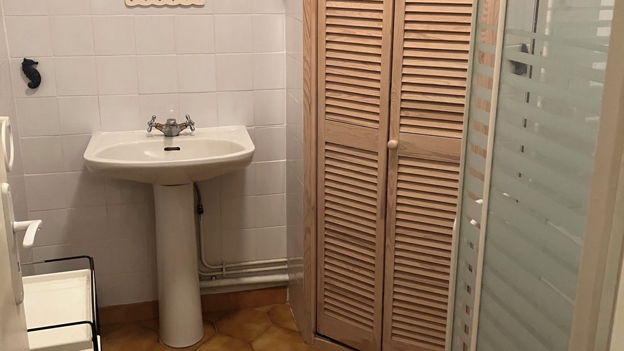 Photo of Bathroom in Douzens