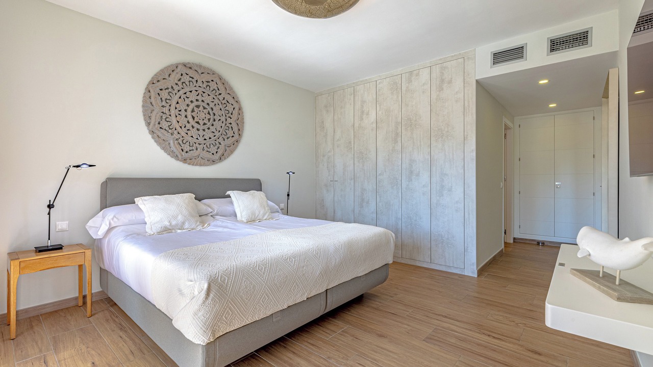Photo of Bedroom in Golden Mile