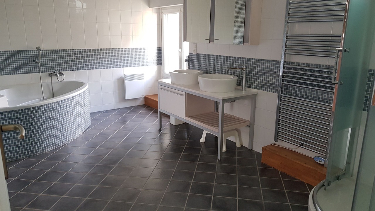 Photo of Bathroom in Irodouer
