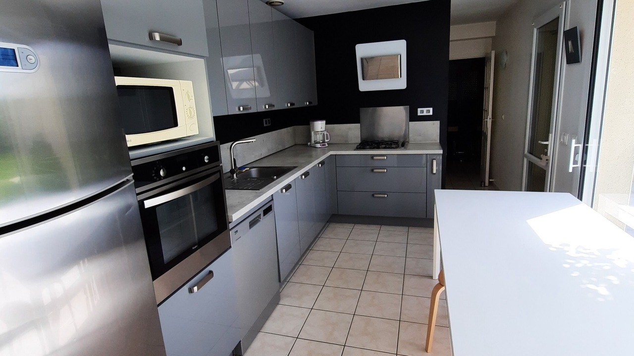Photo of Kitchen in Irodouer
