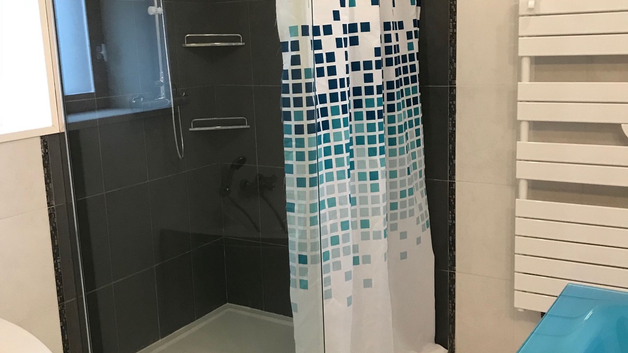 Photo of Bathroom in Mareugheol