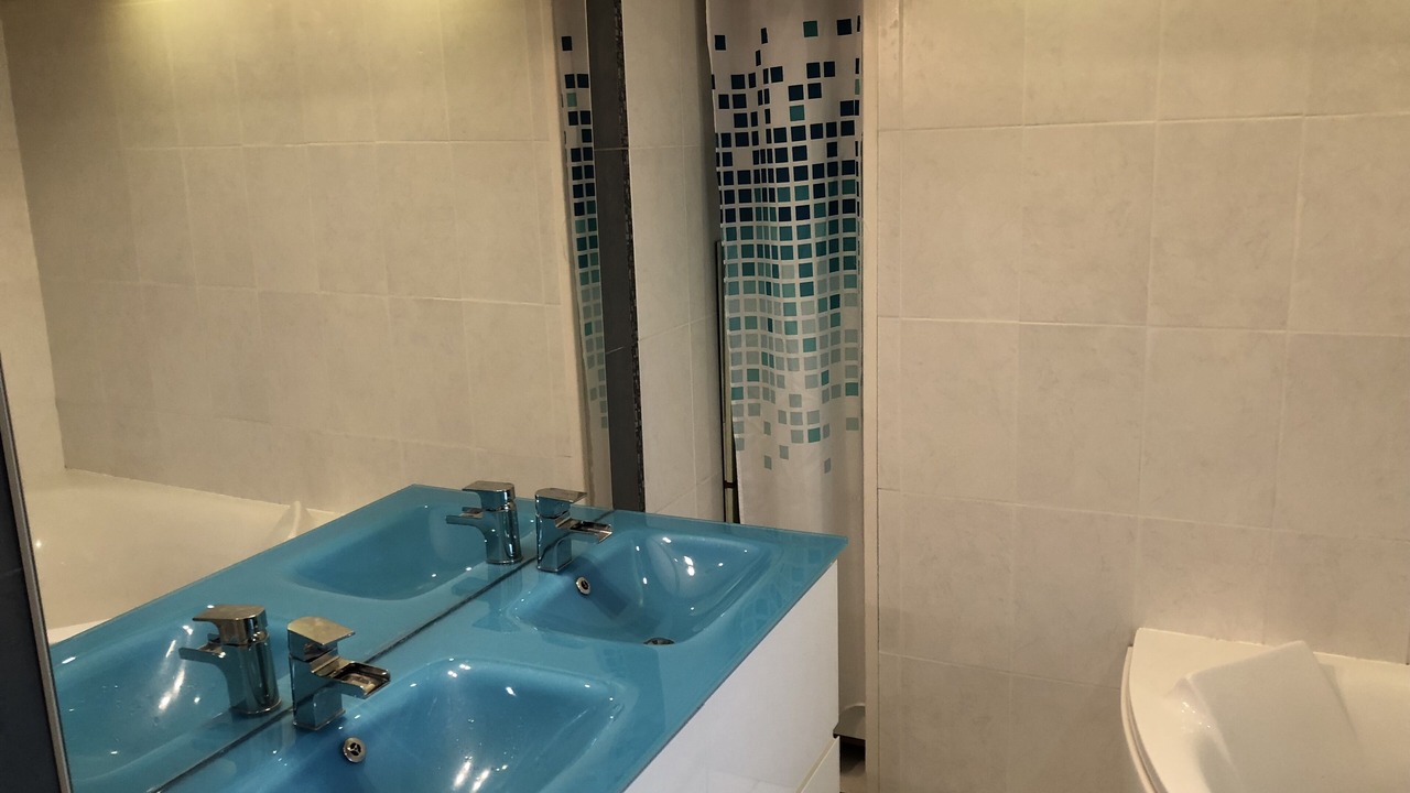 Photo of Bathroom in Mareugheol