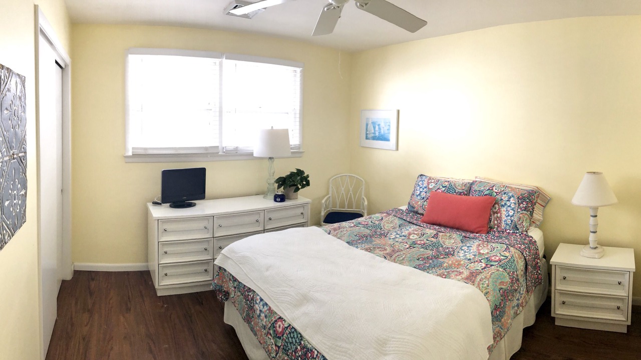 Photo of Bedroom in Avalon