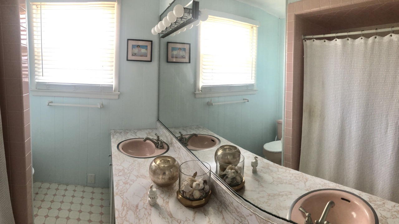 Photo of Bathroom in Avalon