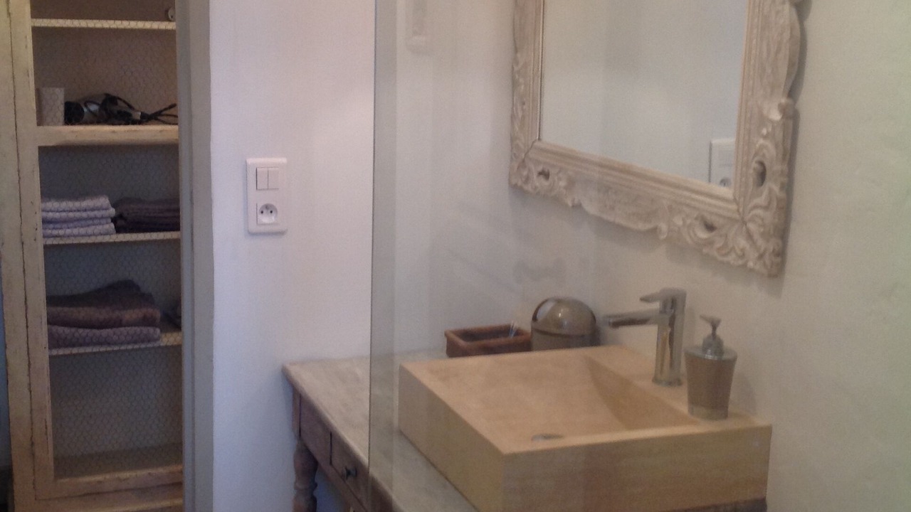 Photo of Bathroom in Meynes