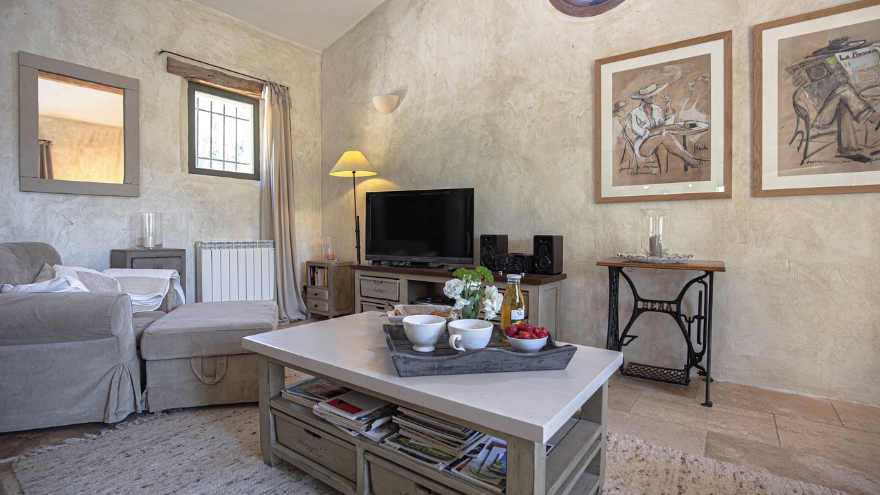 Photo of Livingroom in Rustrel