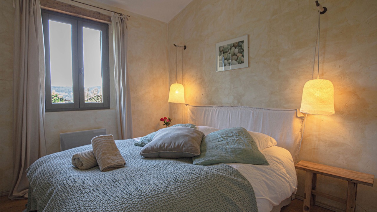 Photo of Bedroom in Rustrel