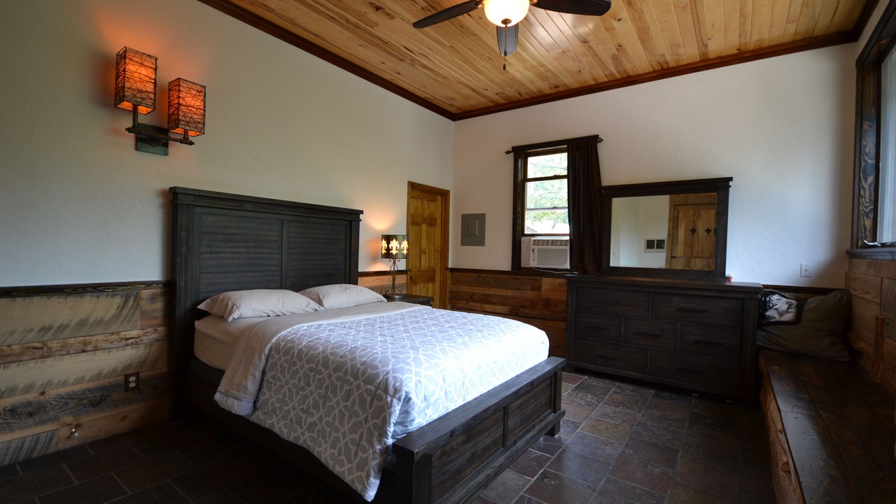 Photo of Bedroom in Champion