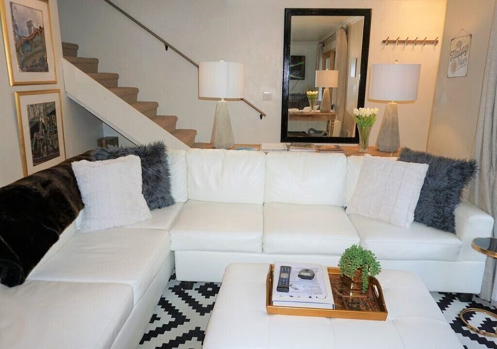 Photo of Livingroom in Warm Springs