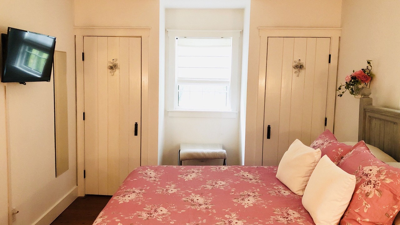 Photo of Others in Tom Nevers