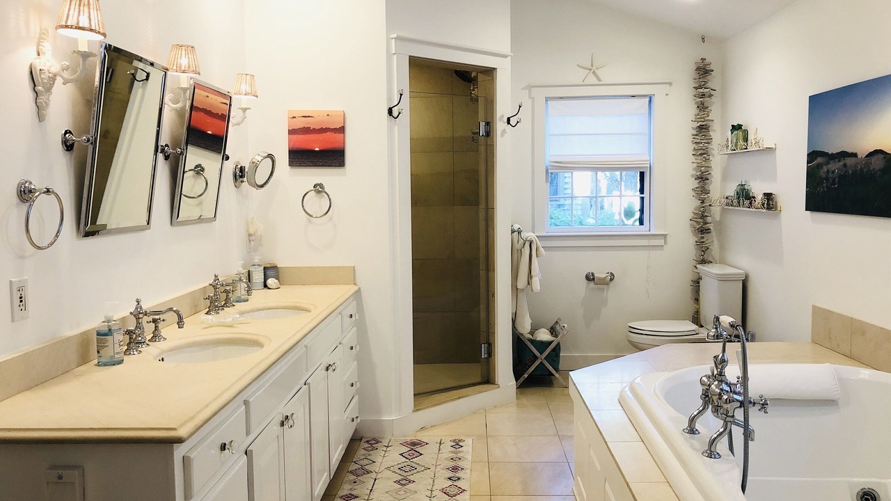 Photo of Others in Tom Nevers