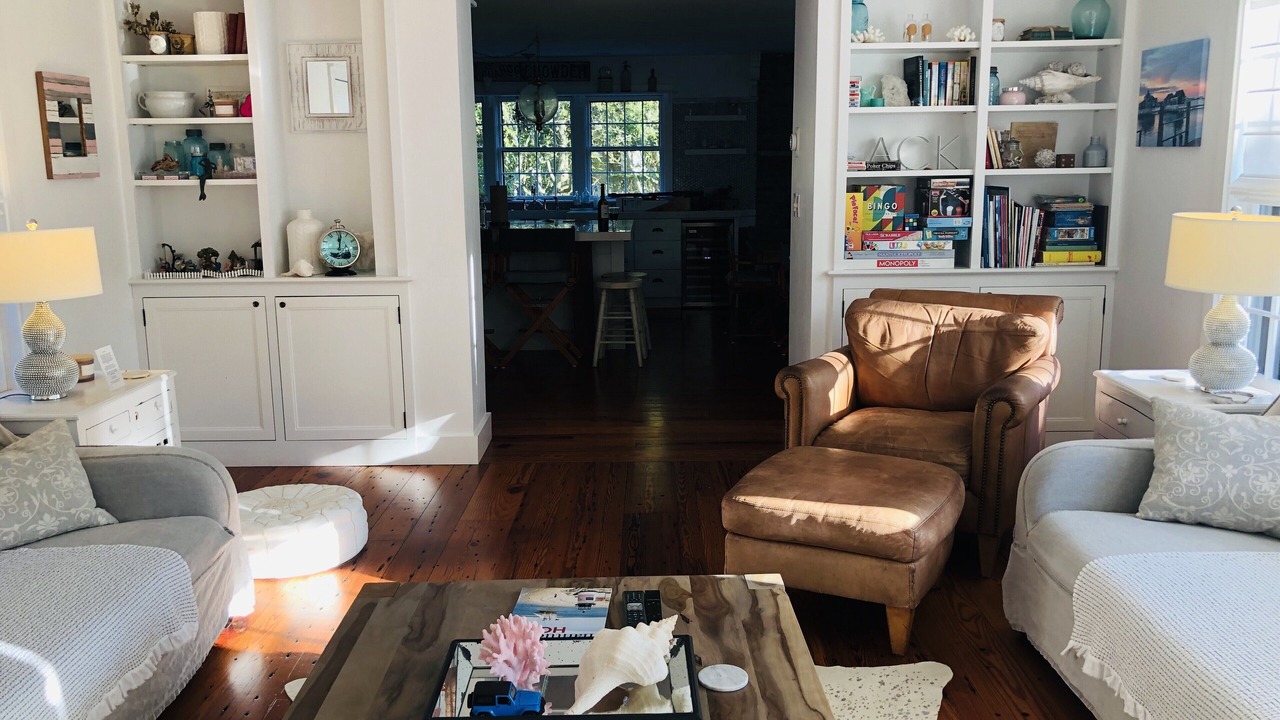 Photo of Others in Tom Nevers