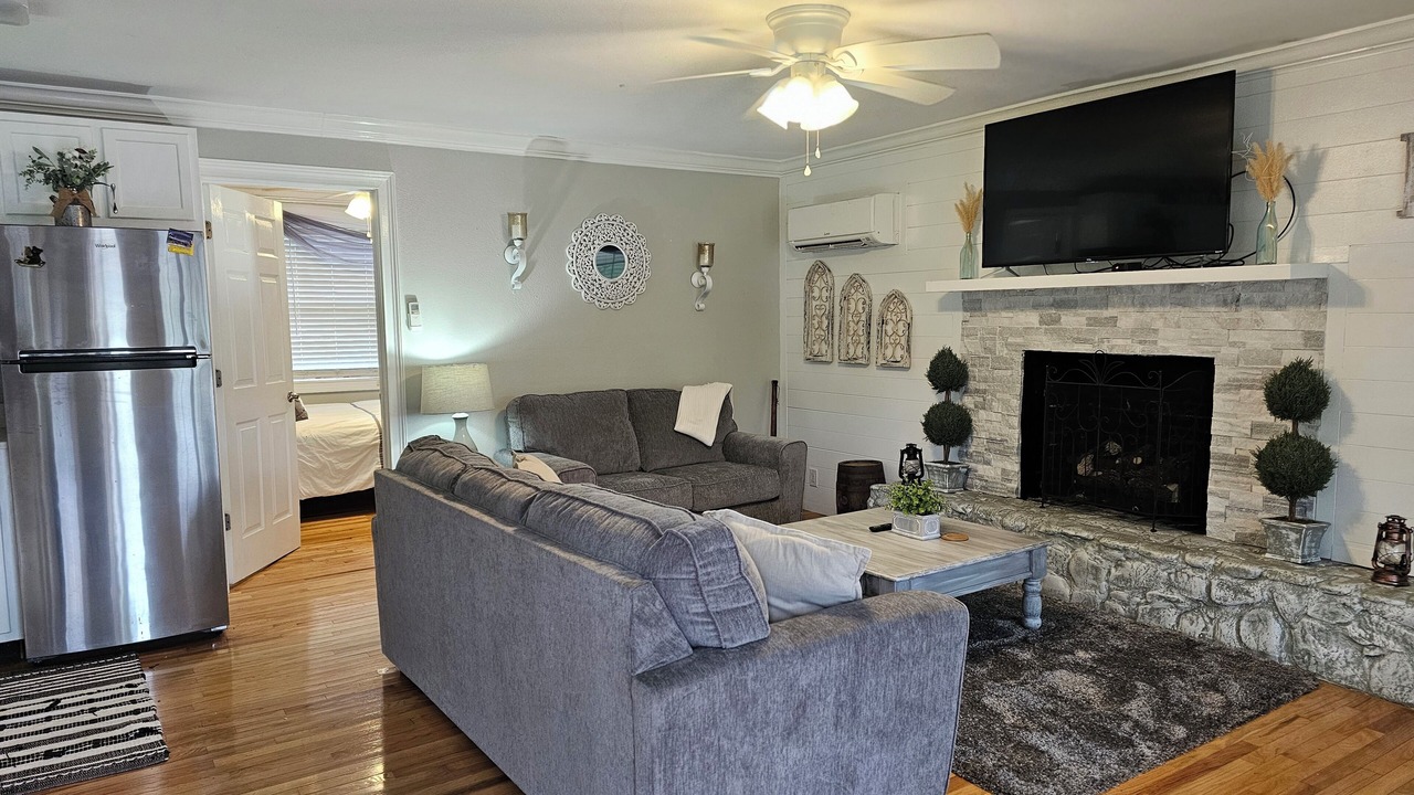Photo of Livingroom in Tunnel Hill