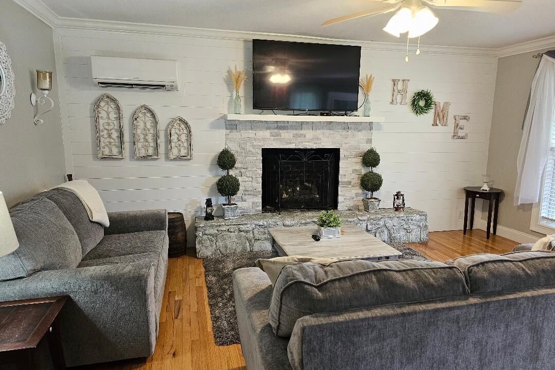 Photo of Livingroom in Tunnel Hill