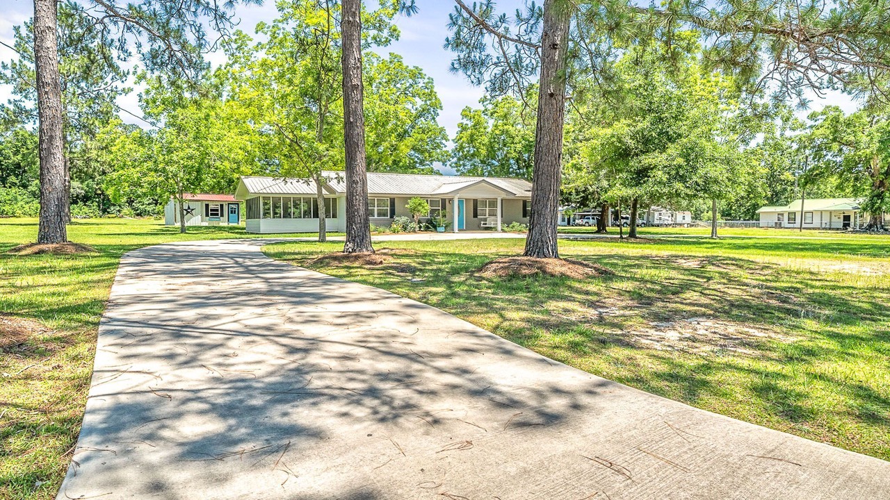 Photo of Outdoor in Laurel Hill
