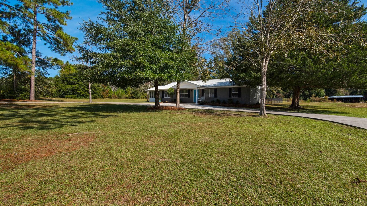Photo of Outdoor in Laurel Hill