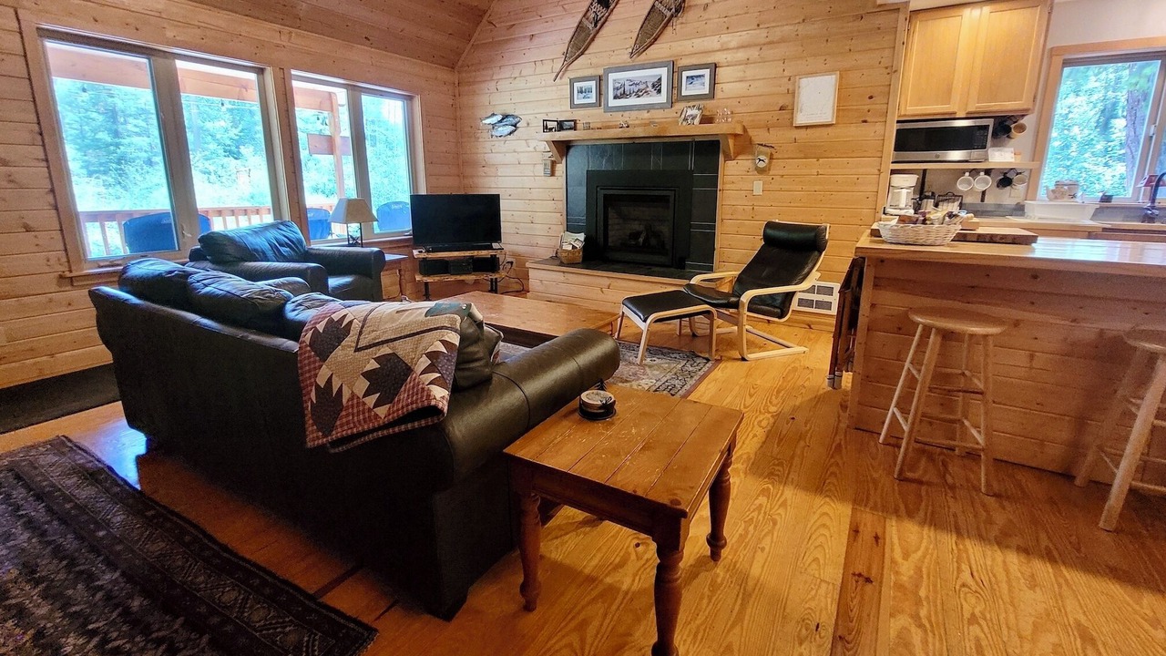 Photo of Livingroom in Mazama