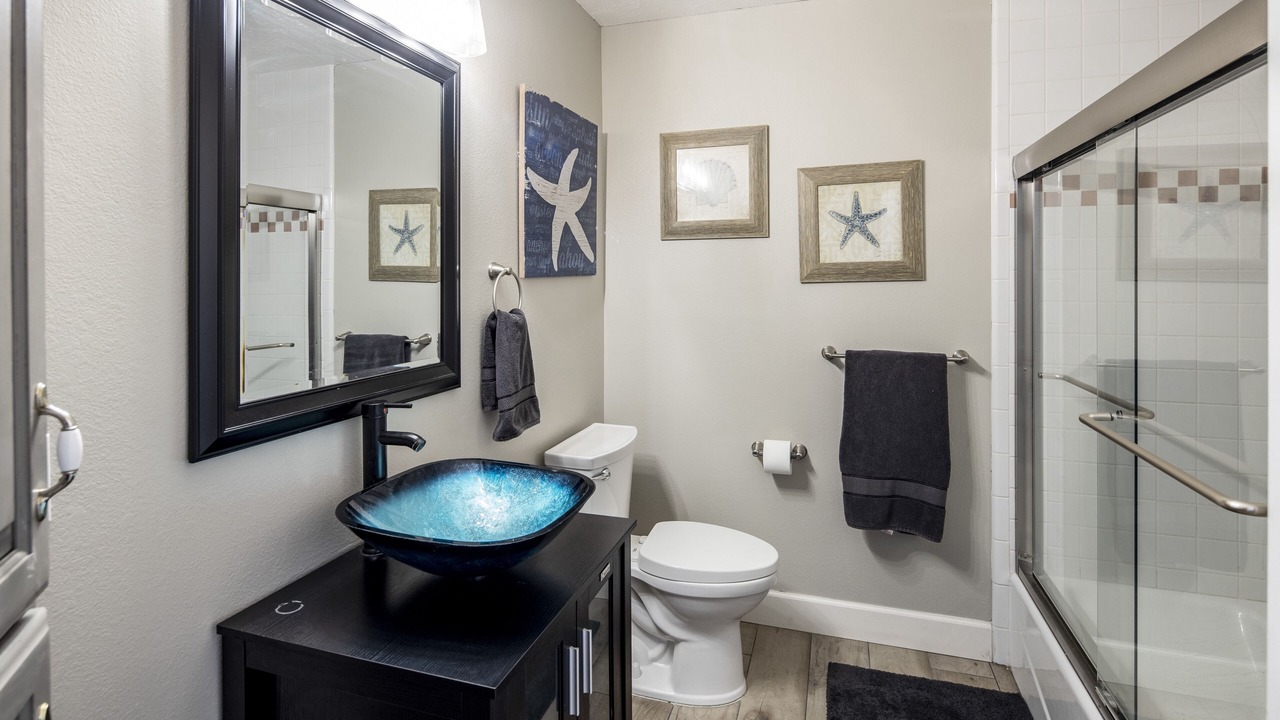 Photo of Bathroom in Page
