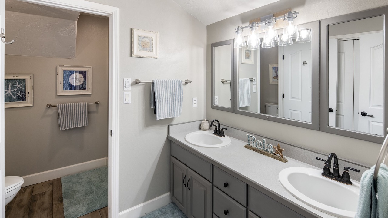Photo of Bathroom in Page