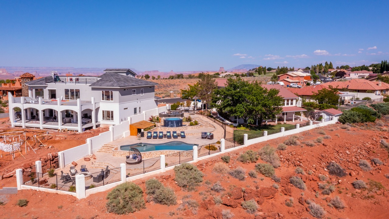 Photo of Outdoor in Page