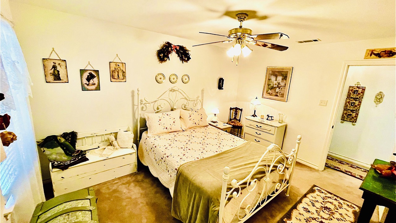 Photo of Bedroom in Van Zandt County