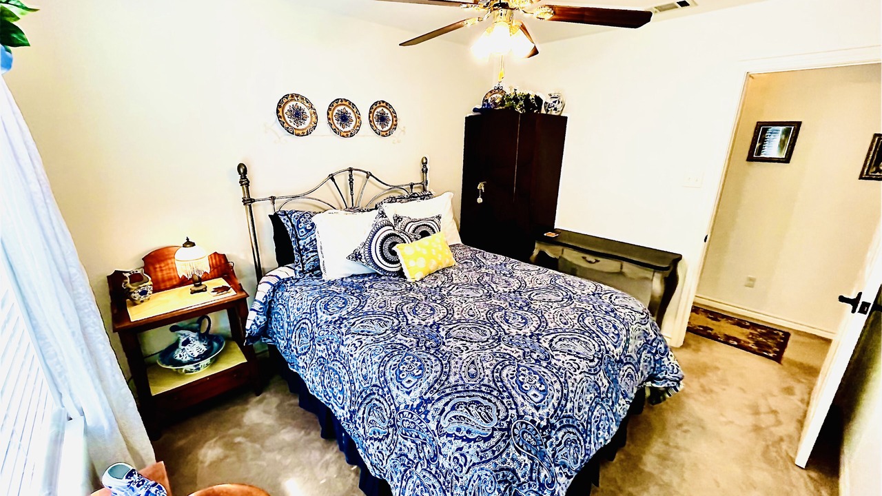 Photo of Bedroom in Van Zandt County