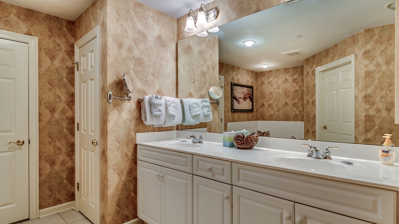 Photo of Bathroom in Arcadian Shores